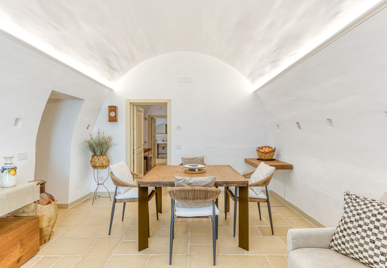 Villa in Ugento - Quiet countryside mansion with large pool & garden