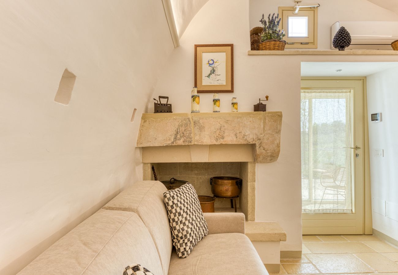 Villa in Ugento - Quiet countryside mansion with large pool & garden