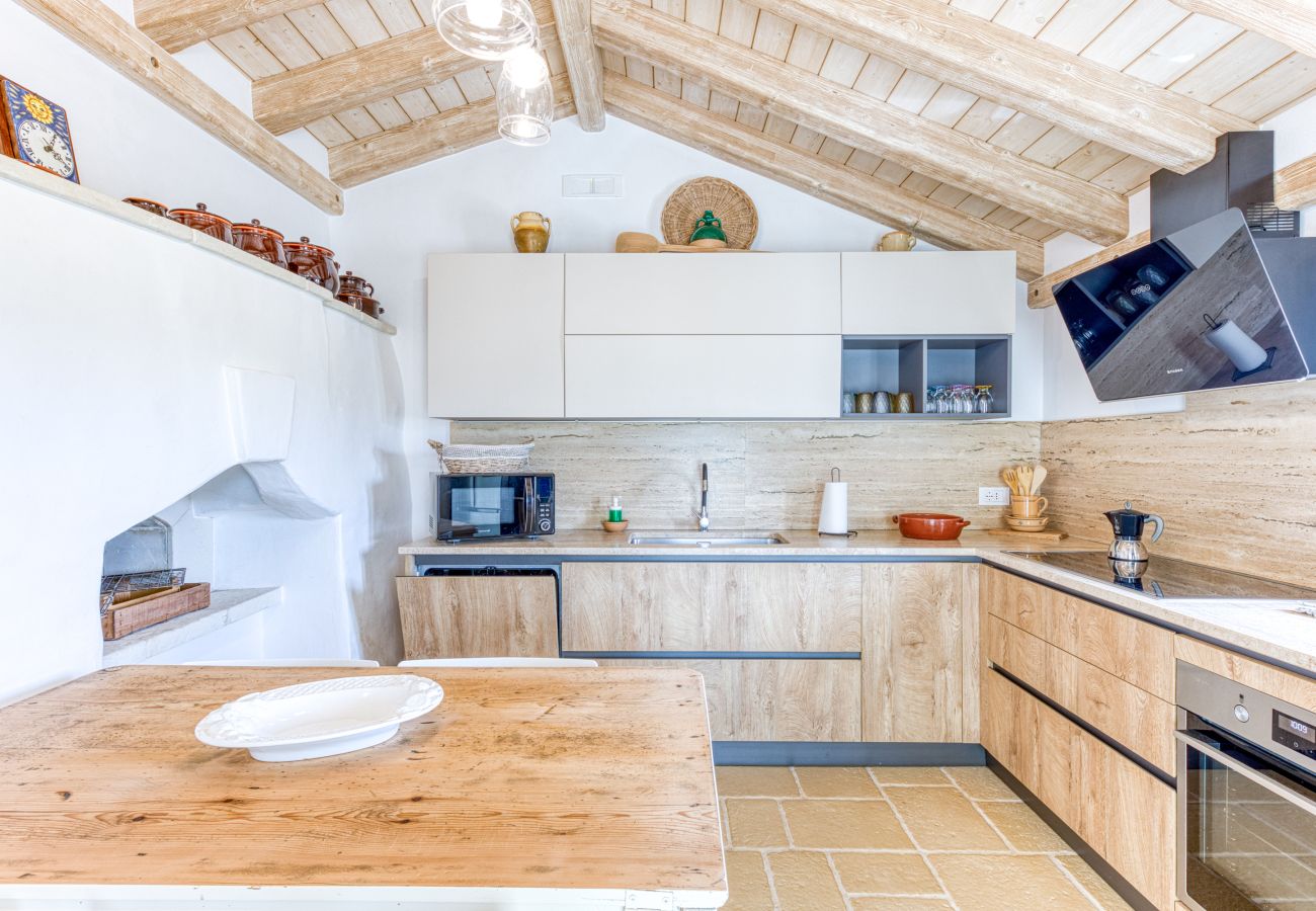 Villa in Ugento - Quiet countryside mansion with large pool & garden