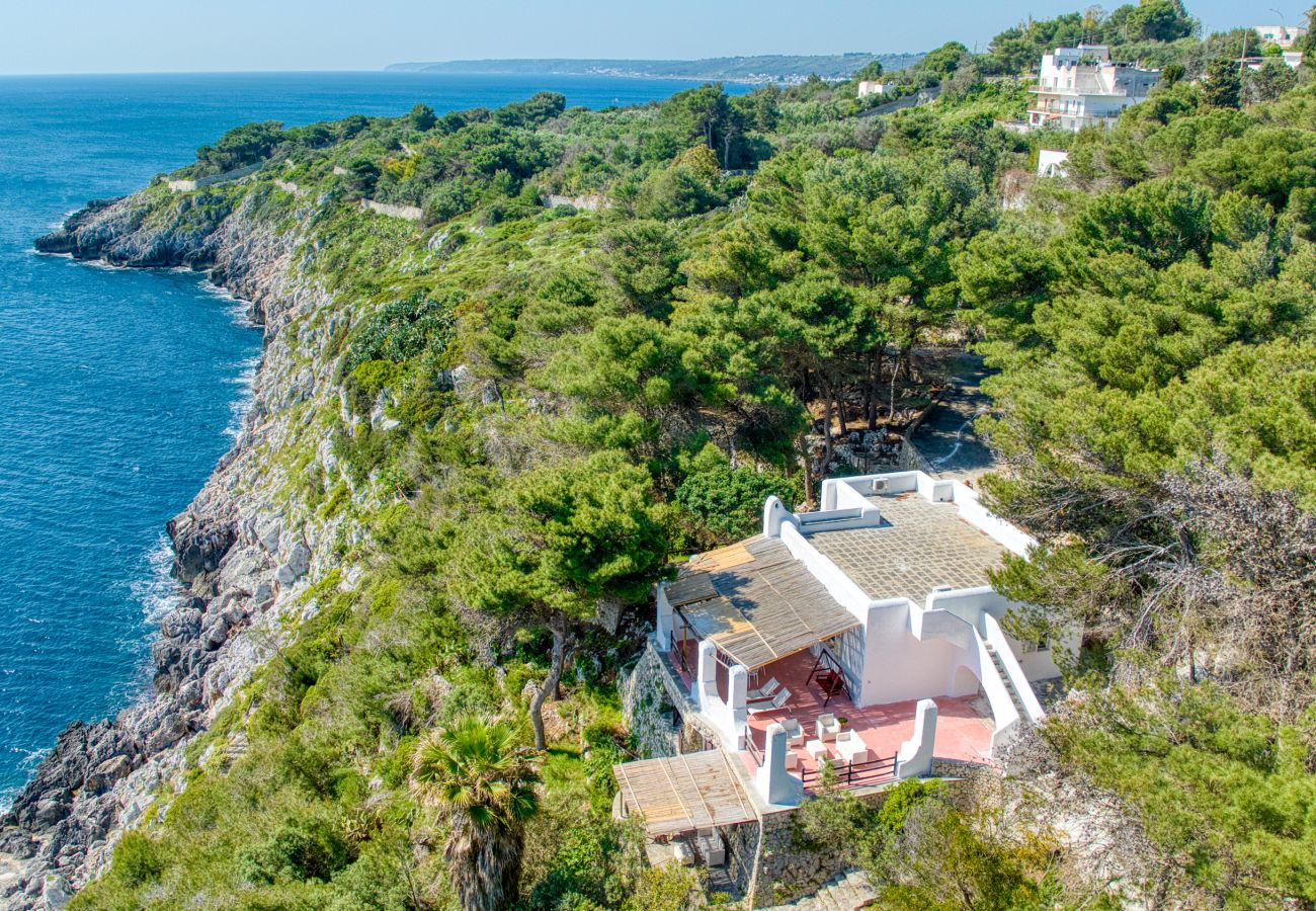 Villa in Castro - Sea access: unique villa with stunning views (house A)