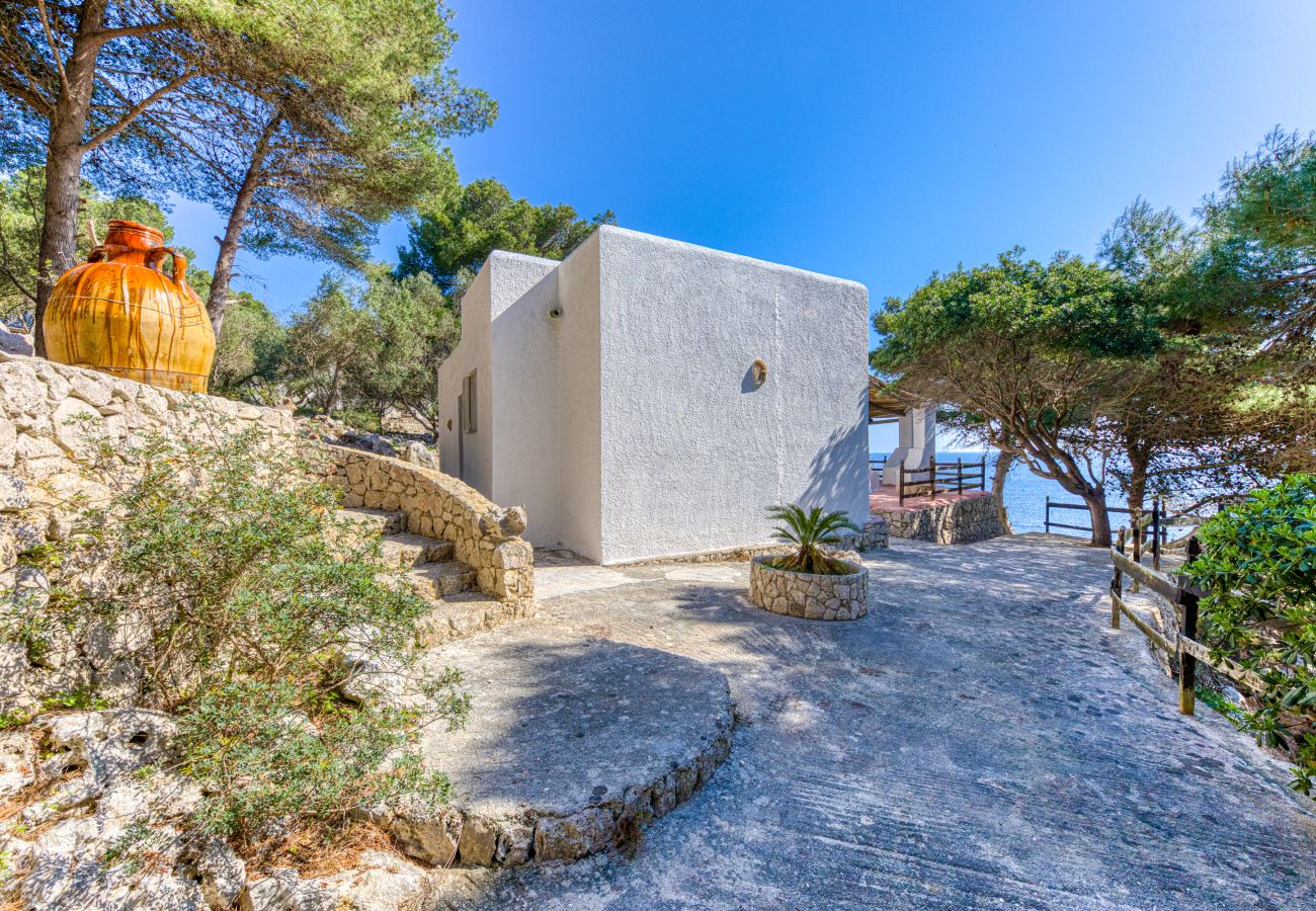 Villa in Castro - Sea access: unique villa with stunning views (house A)