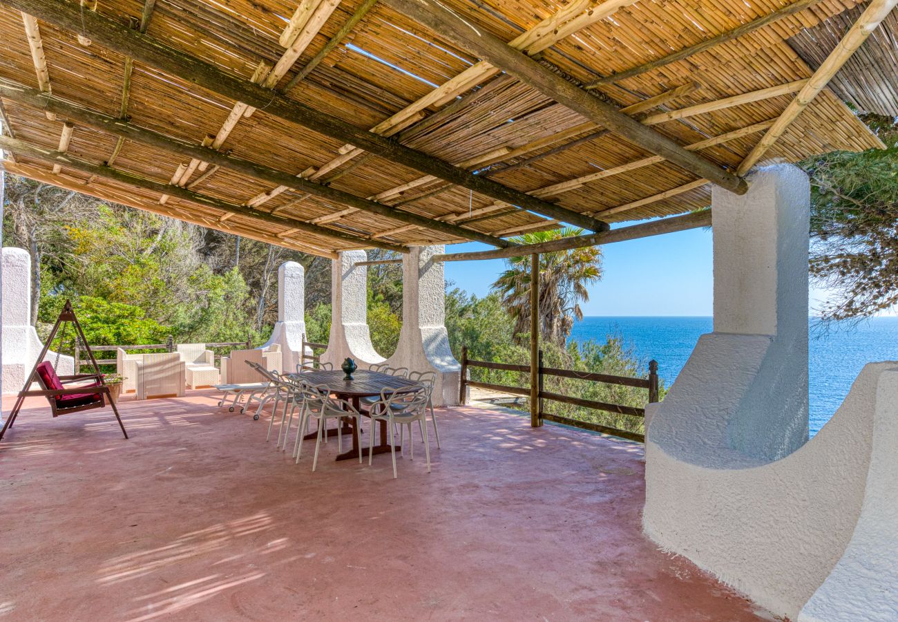 Villa in Castro - Sea access: unique villa with stunning views (house A)