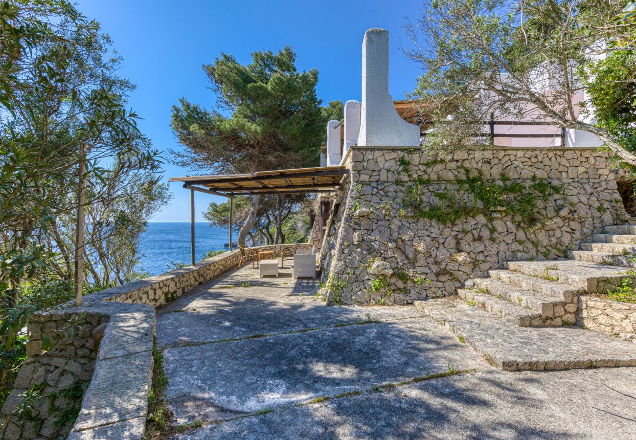 Villa in Castro - Sea access: unique villa with stunning views (house A)