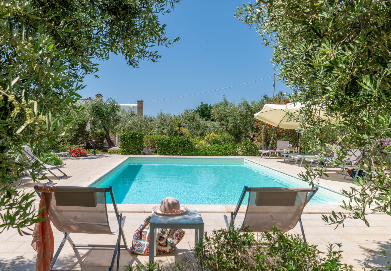 Villa in Torre San Giovanni - Fantastic beach villa with pool and garden