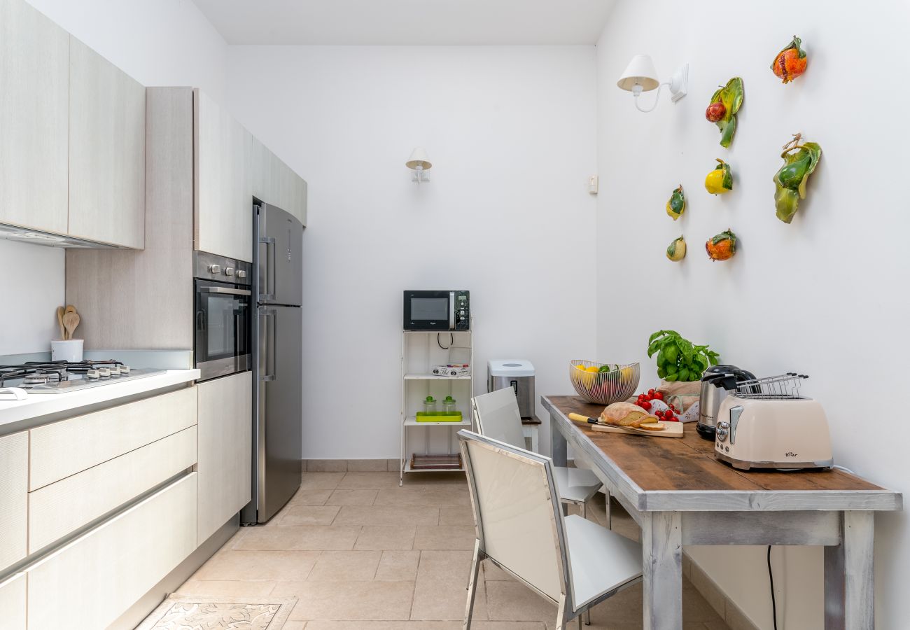 Villa in Torre San Giovanni - Fantastic beach villa with pool and garden