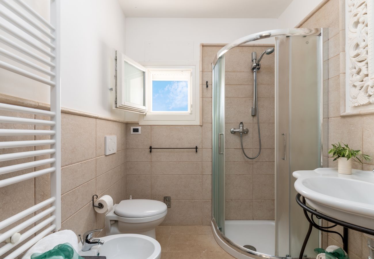 Villa in Torre San Giovanni - Fantastic beach villa with pool and garden