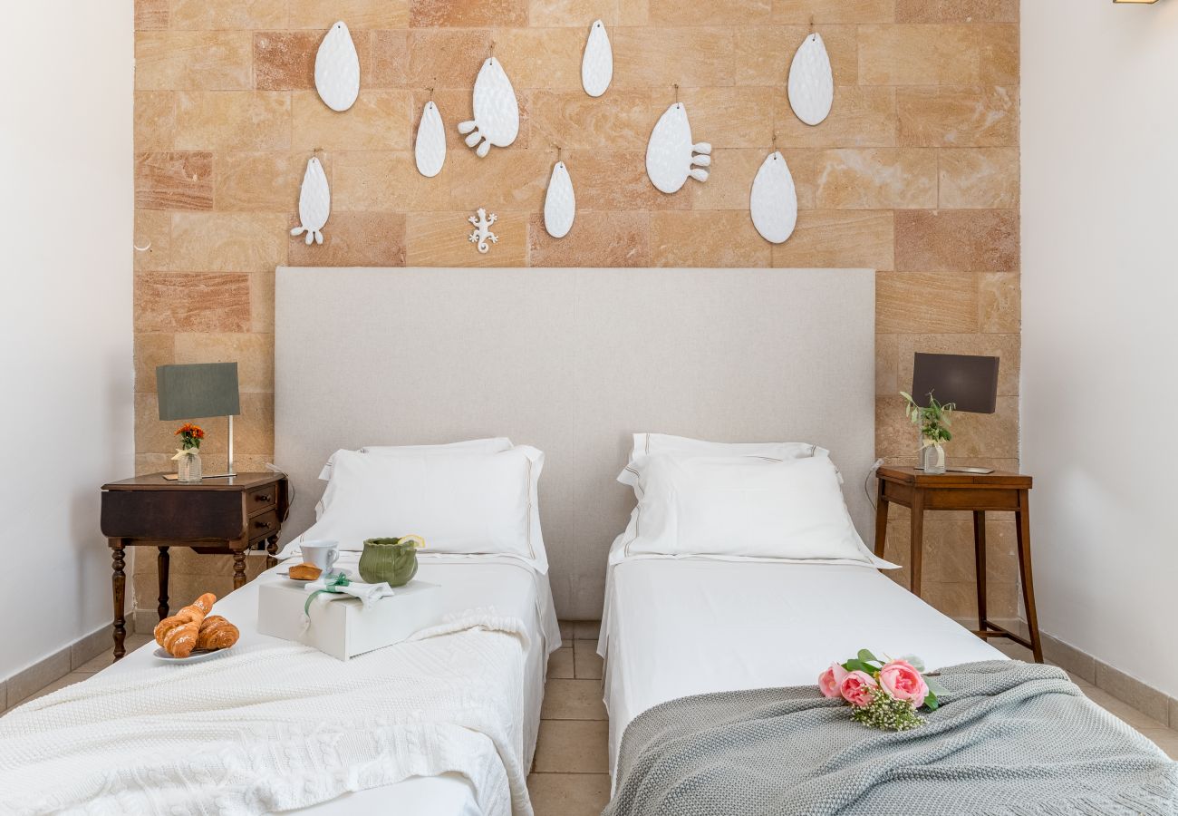 Villa in Torre San Giovanni - Fantastic beach villa with pool and garden