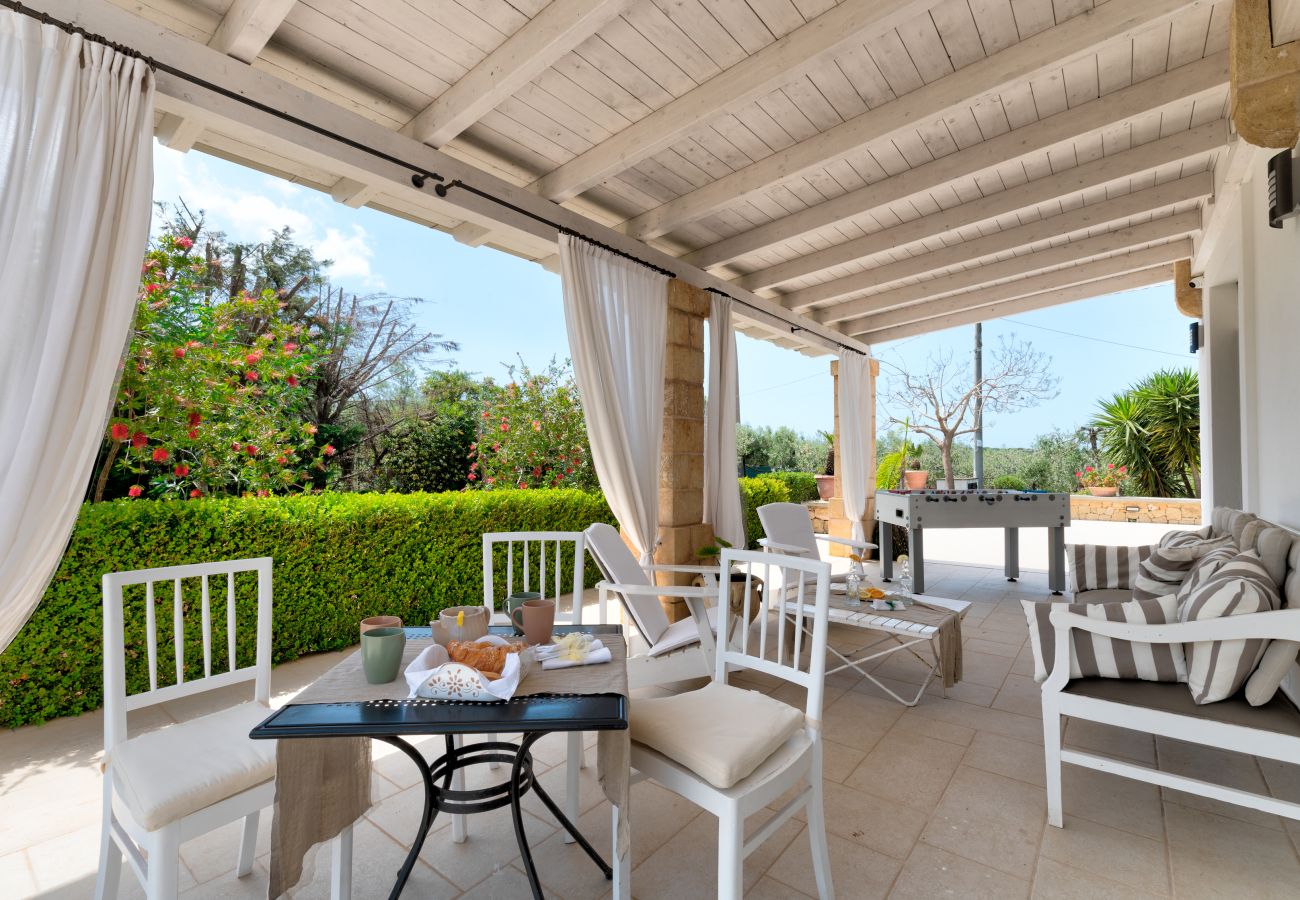 Villa in Torre San Giovanni - Fantastic beach villa with pool and garden