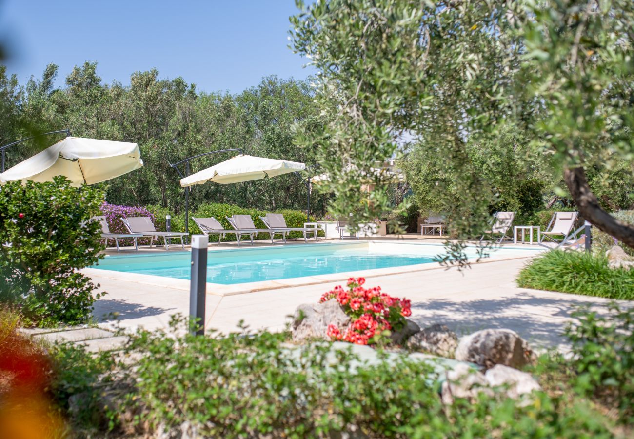 Villa in Torre San Giovanni - Fantastic beach villa with pool and garden