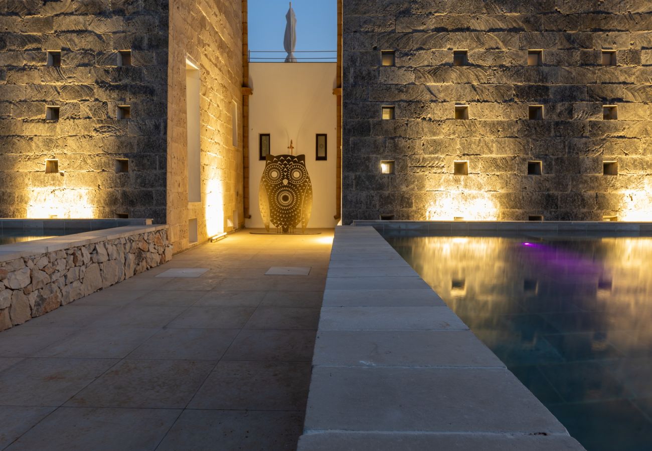 Villa in Gallipoli - Ultra-Lux Tower Villa: Dual Pools, Near Beaches