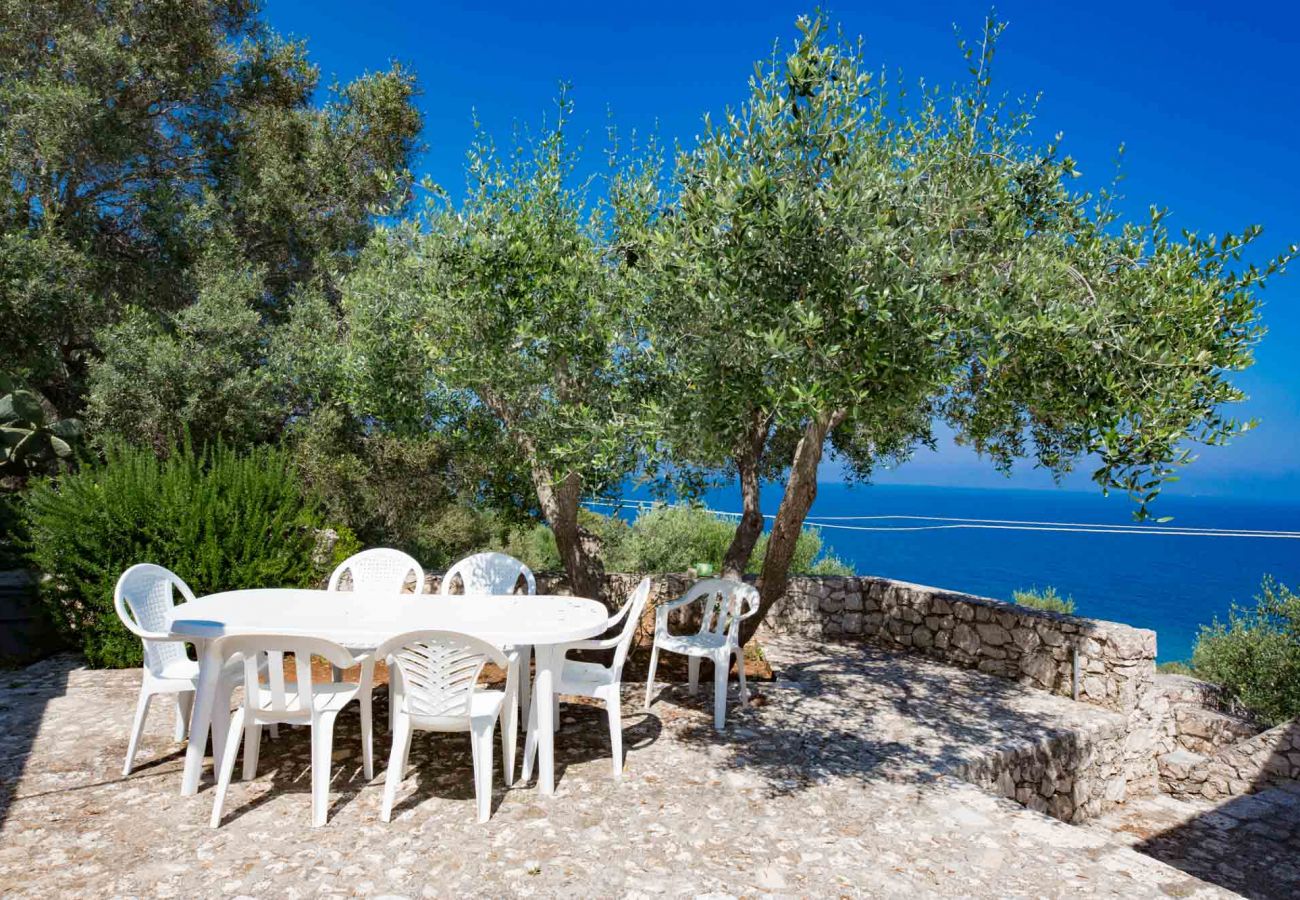 Villa à Andrano - Entière maison avec 2 appartements et vue mer 180°