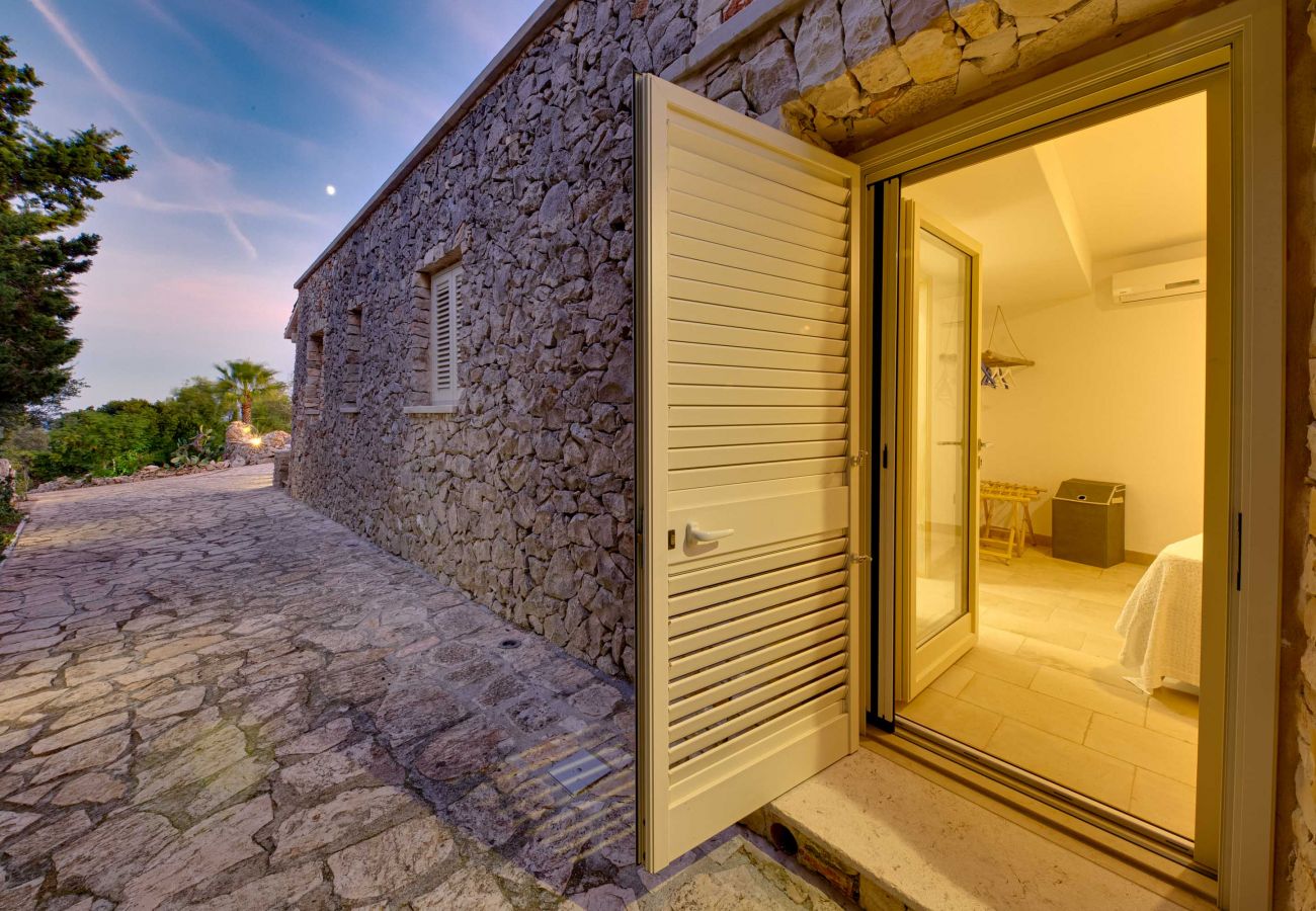 Villa à Gagliano del Capo - Villa de rêve avec piscine naturelle et vue mer