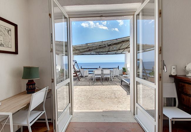 Villa à Castro - Superbe villa avec jacuzzi et accès privé à la mer Villa à Castro - Superbe villa avec jacuzzi et accès privé à la mer