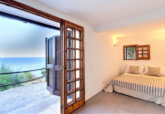 Villa à Castro - Superbe villa avec jacuzzi et accès privé à la mer