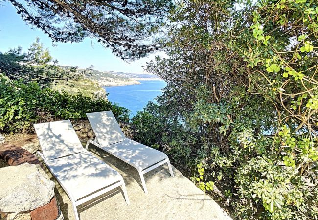 Villa à Castro - Superbe villa avec jacuzzi et accès privé à la mer Villa à Castro - Superbe villa avec jacuzzi et accès privé à la mer