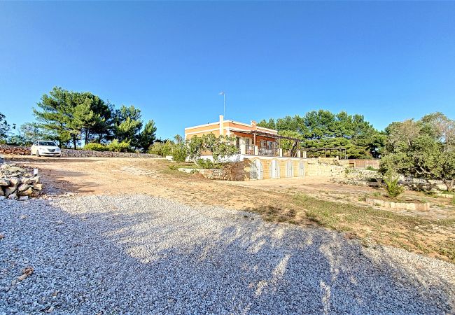 Villa à Torre Pali - Villa panoramique avec piscine, à 2km des plages