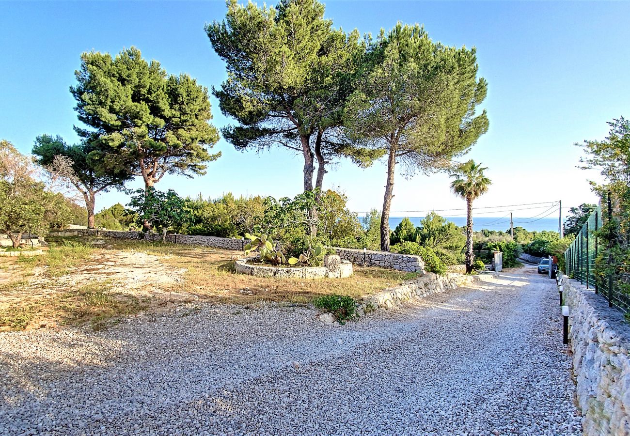 Villa à Torre Pali - Villa panoramique avec piscine, à 2km des plages