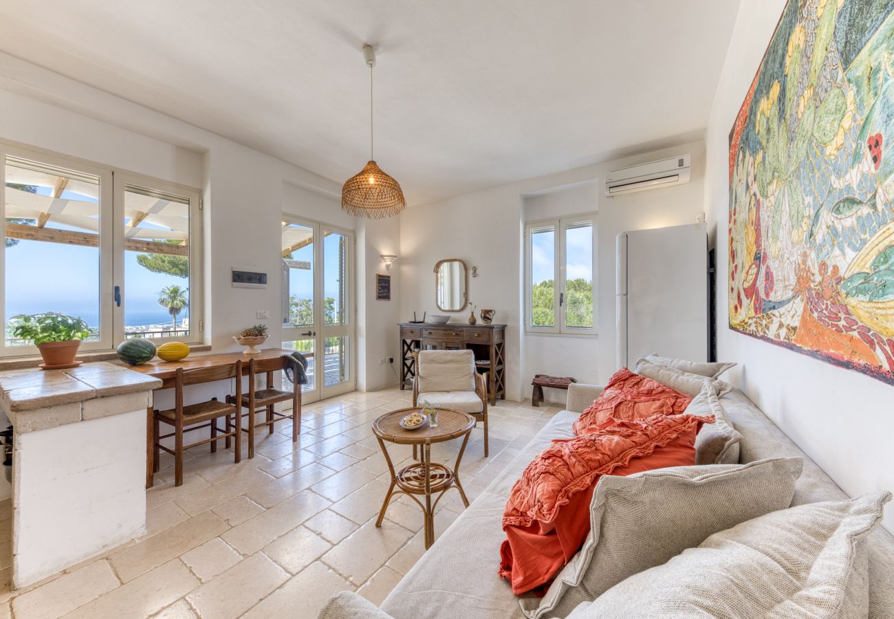 Villa à Torre Pali - Villa panoramique avec piscine, à 2km des plages