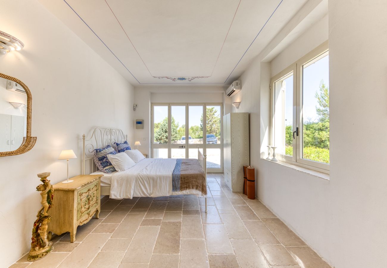 Villa à Torre Pali - Villa panoramique avec piscine, à 2km des plages