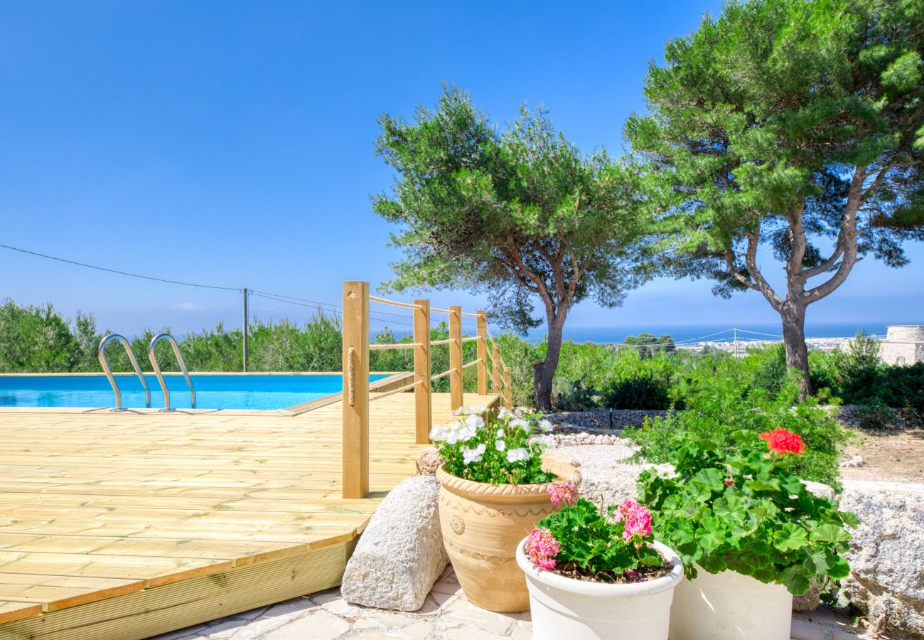 Villa à Torre Pali - Villa panoramique avec piscine, à 2km des plages