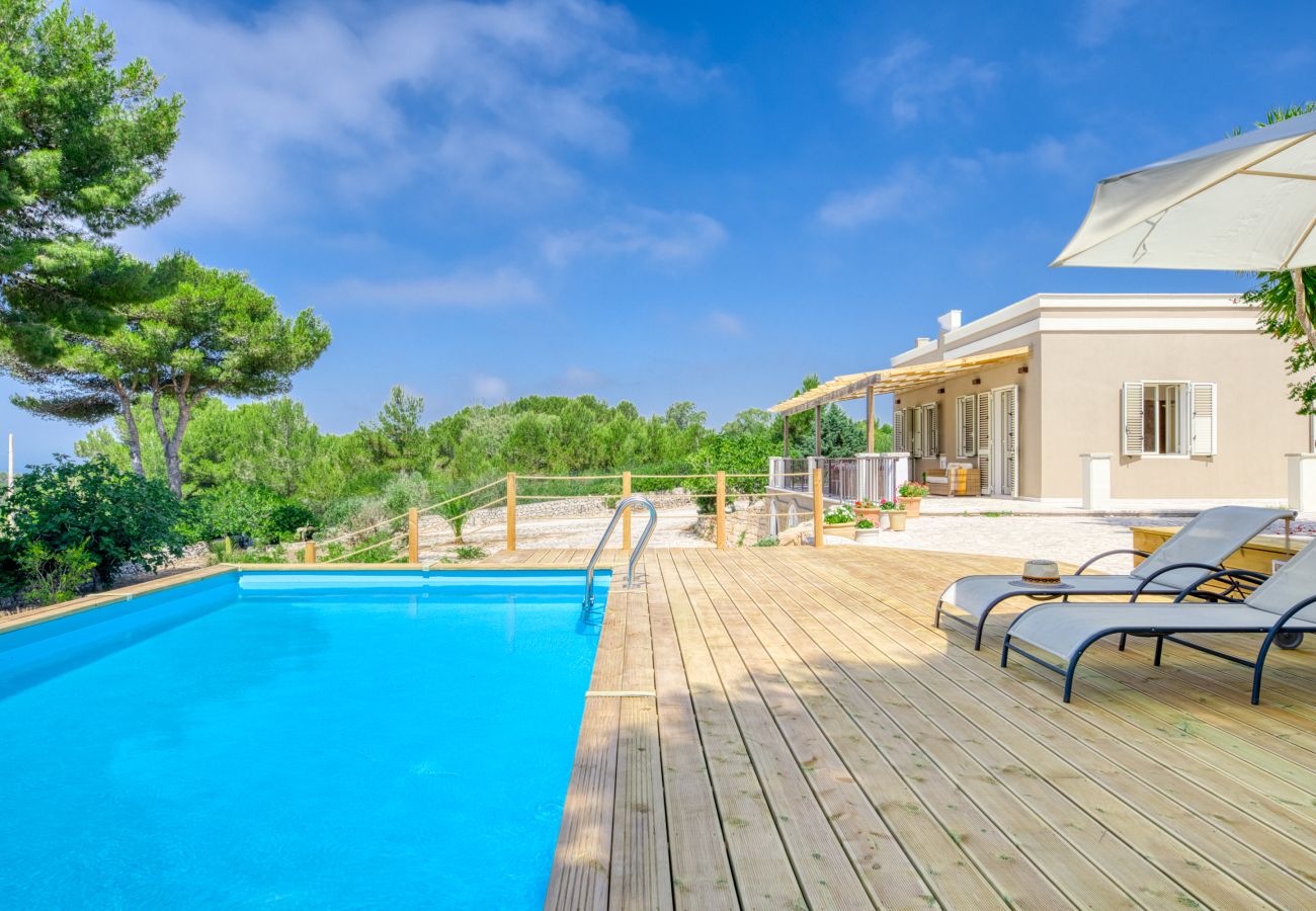 Villa à Torre Pali - Villa panoramique avec piscine, à 2km des plages