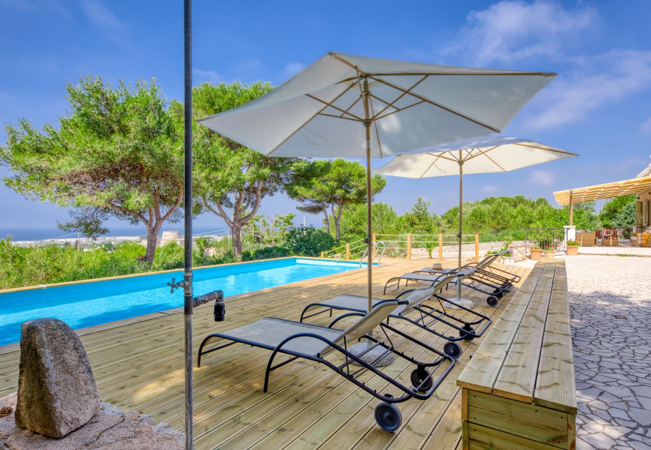Villa à Torre Pali - Villa panoramique avec piscine, à 2km des plages