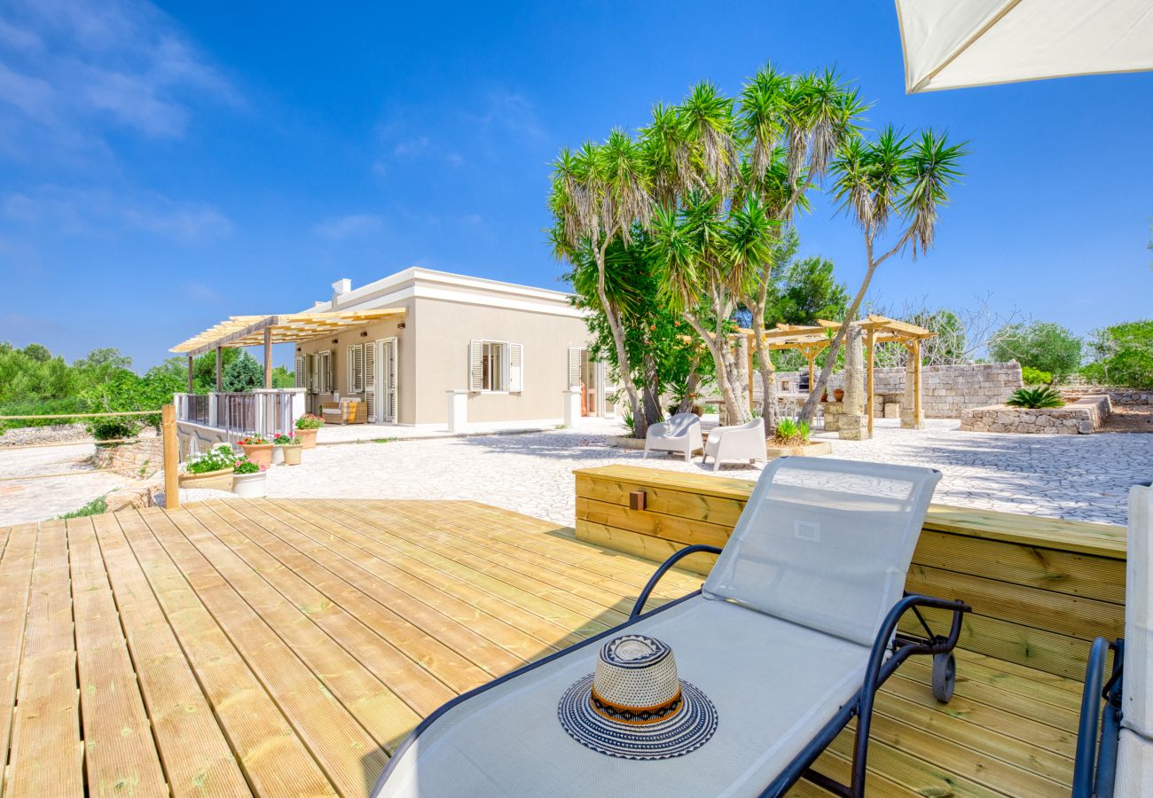 Villa à Torre Pali - Villa panoramique avec piscine, à 2km des plages