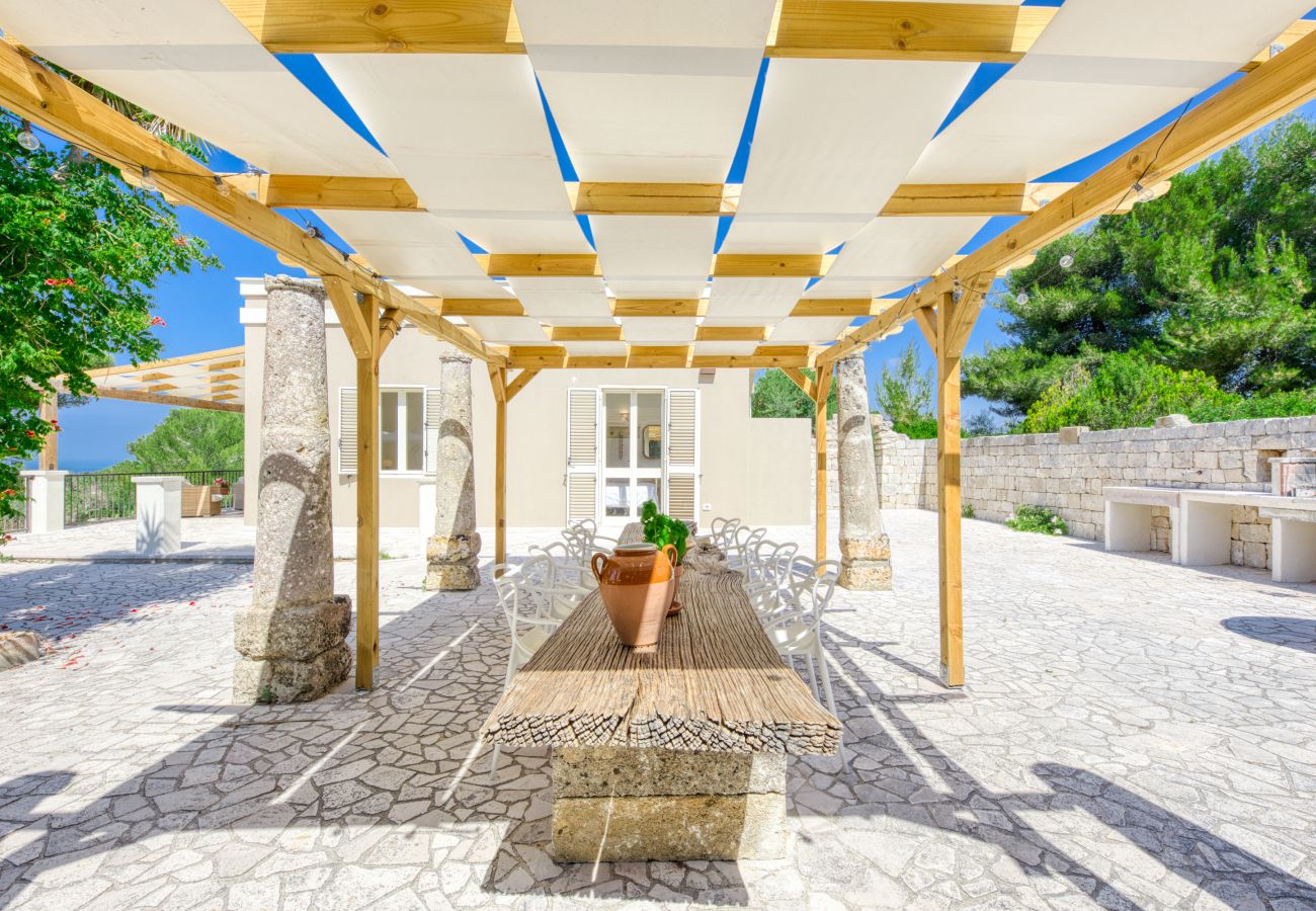 Villa à Torre Pali - Villa panoramique avec piscine, à 2km des plages