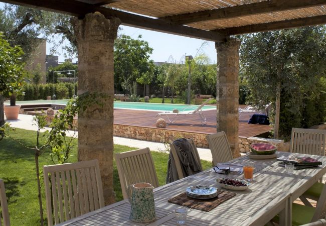 Villa à Patù - Demeure de charme avec grande piscine et parc