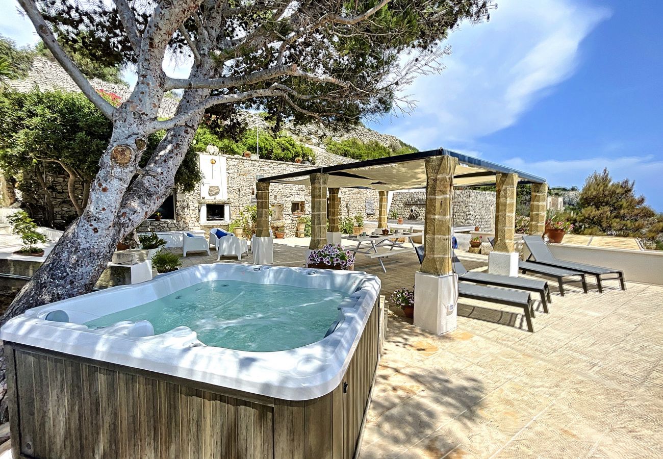 Maison à Gagliano del Capo - Maison en pierre avec jacuzzi sur les falaises (A)