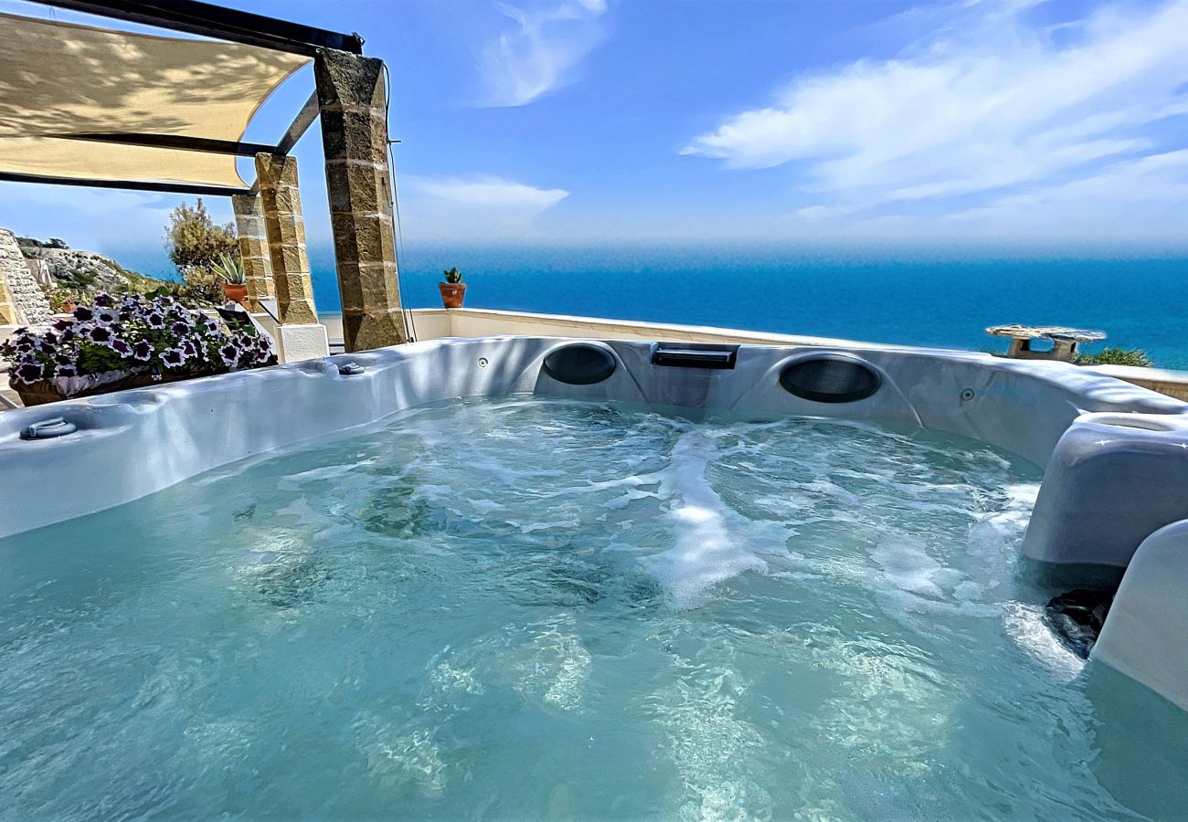 Maison à Gagliano del Capo - Maison en pierre avec jacuzzi sur les falaises (A)