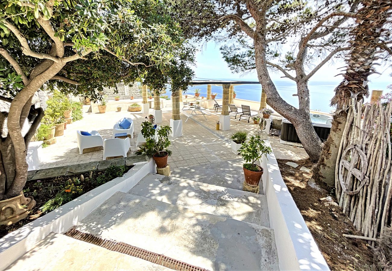 Maison à Gagliano del Capo - Maison en pierre avec jacuzzi sur les falaises (A)