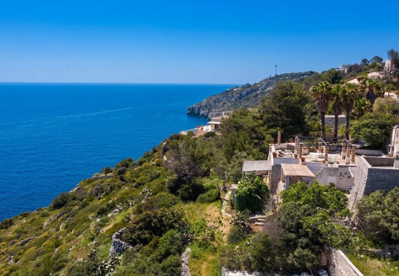 Maison à Gagliano del Capo - Maison en pierre avec jacuzzi sur les falaises (A)