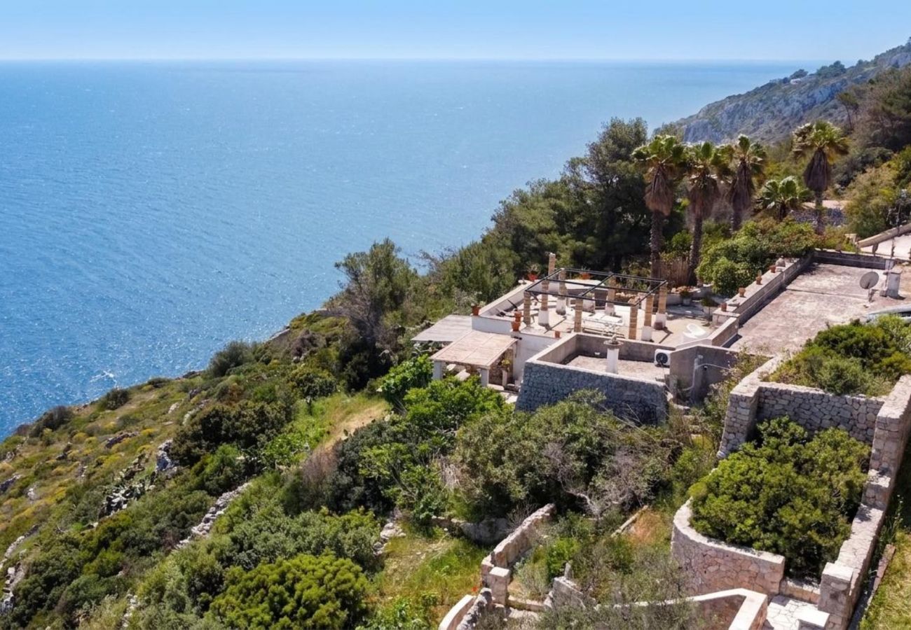 Villa à Gagliano del Capo - Grande villa avec jacuzzi extérieur sur la mer