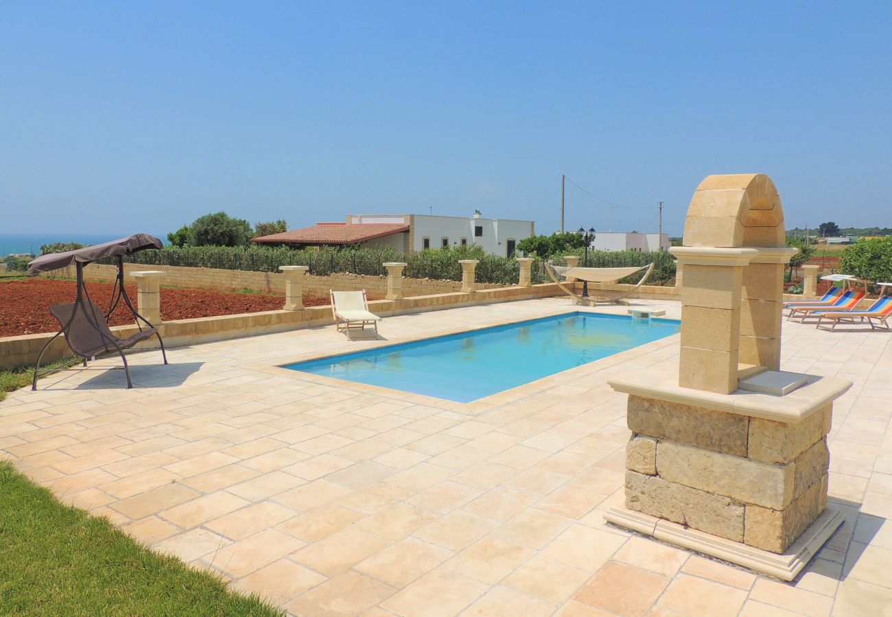 Villa à Salve - Villa avec piscine privée à 2 km des plages