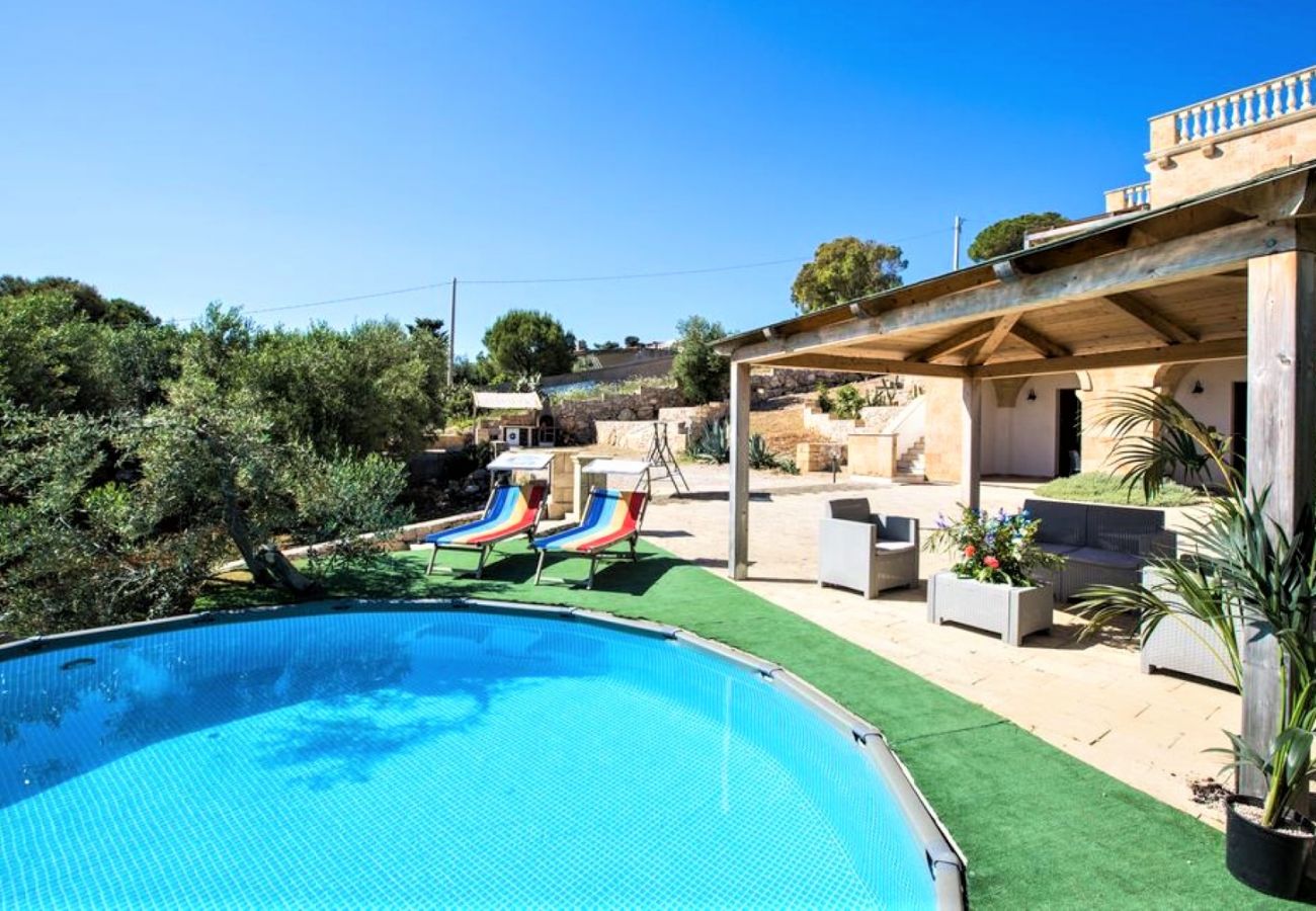 Villa à Torre Vado - 5mins à pied de la mer: grande maison avec piscine