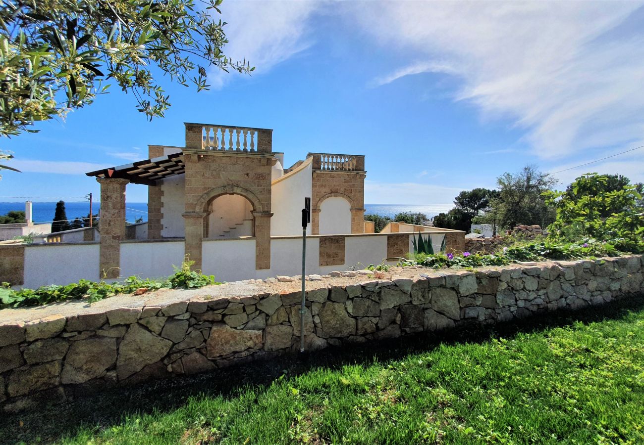 Villa à Torre Vado - 5mins à pied de la mer: grande maison avec piscine