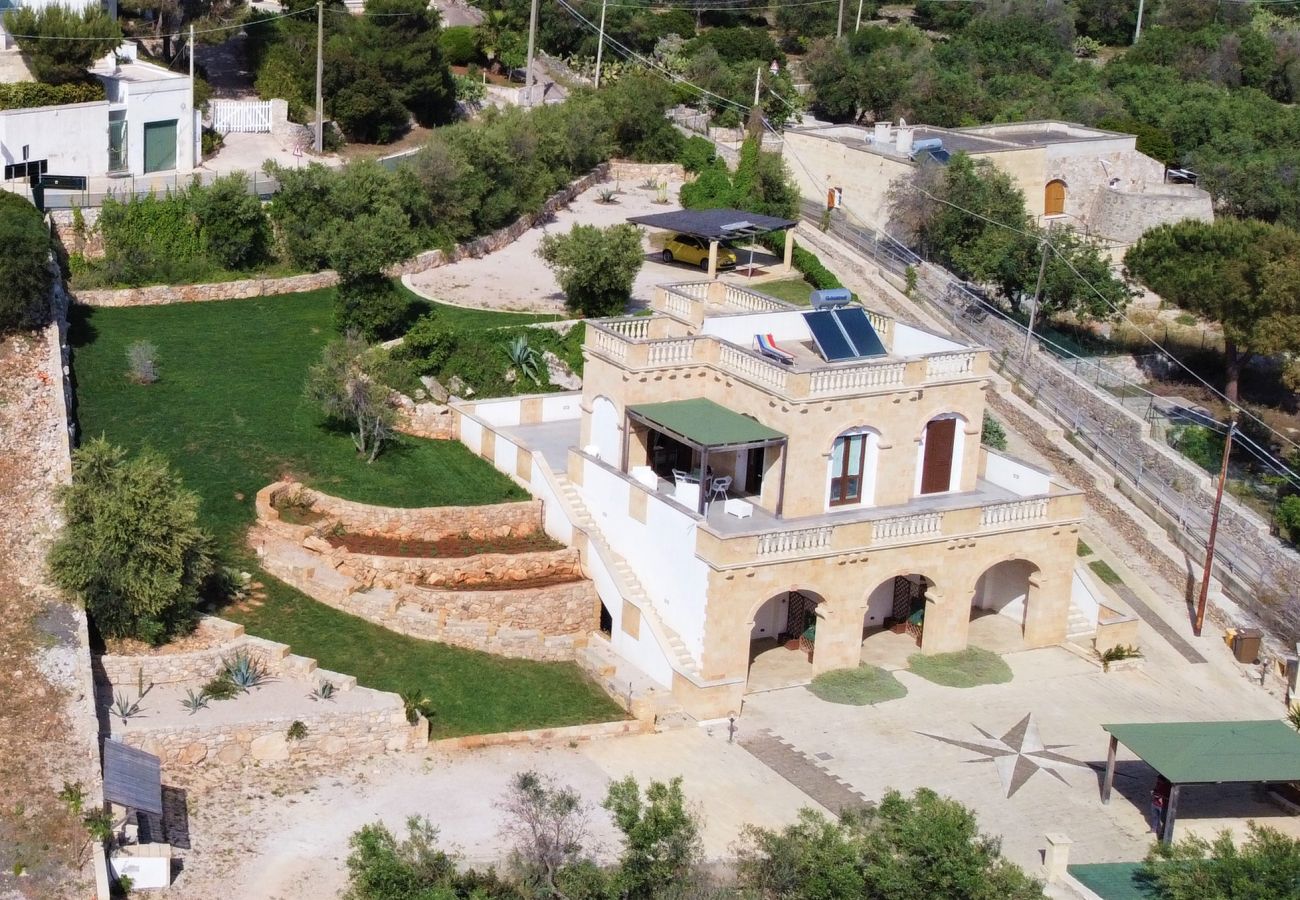 Villa à Torre Vado - 5mins à pied de la mer: grande maison avec piscine