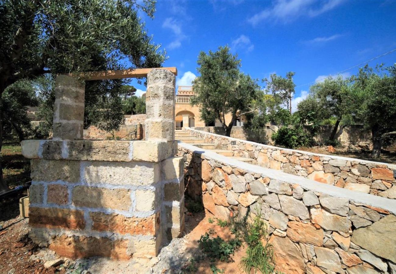 Villa à Torre Vado - 5mins à pied de la mer: grande maison avec piscine