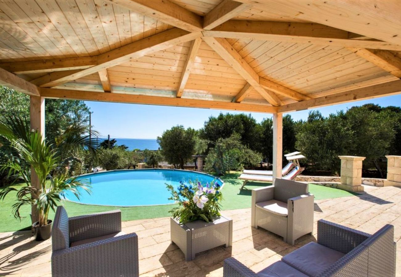 Villa à Torre Vado - 5mins à pied de la mer: grande maison avec piscine