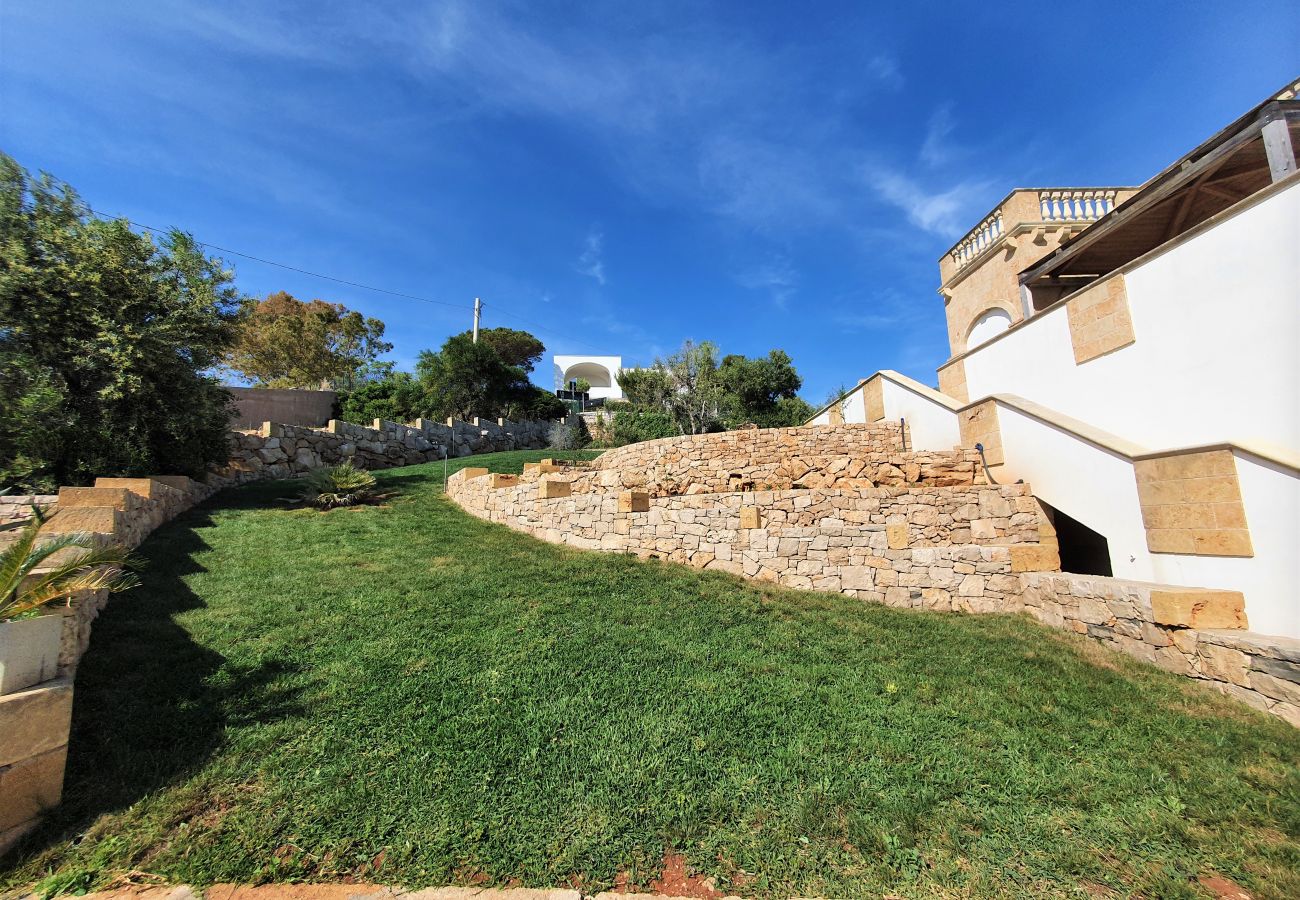 Villa à Torre Vado - 5mins à pied de la mer: grande maison avec piscine