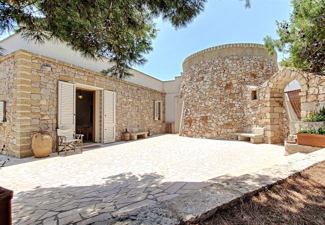 Villa à Leuca - Villa renovée avec piscine privée à 950m de la mer Villa à Leuca - Villa renovée avec piscine privée à 950m de la mer