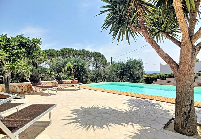 Villa à Leuca - Villa renovée avec piscine privée à 950m de la mer Villa à Leuca - Villa renovée avec piscine privée à 950m de la mer
