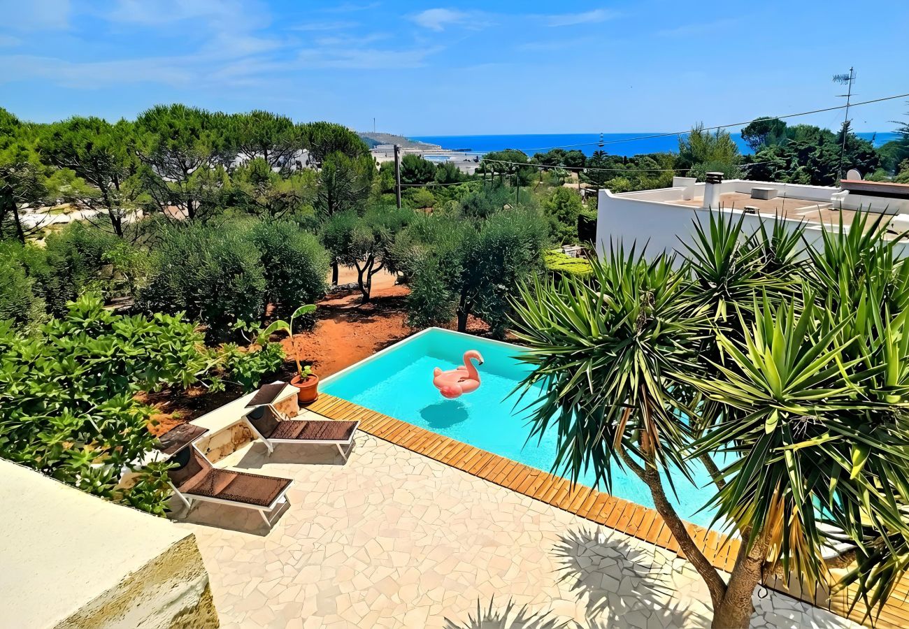 Villa à Leuca - Villa renovée avec piscine privée à 950m de la mer