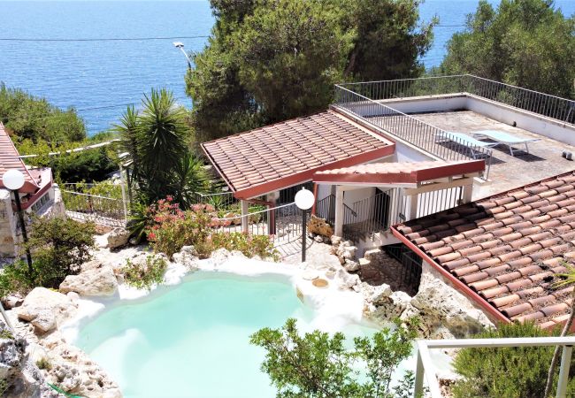 Villa à Marittima - Une perle rare avec piscine chauffée et accès mer