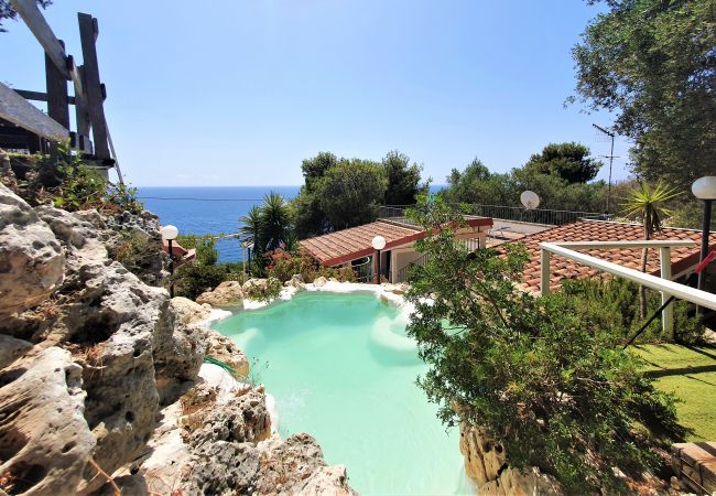 Villa à Marittima - Une perle rare avec piscine chauffée et accès mer