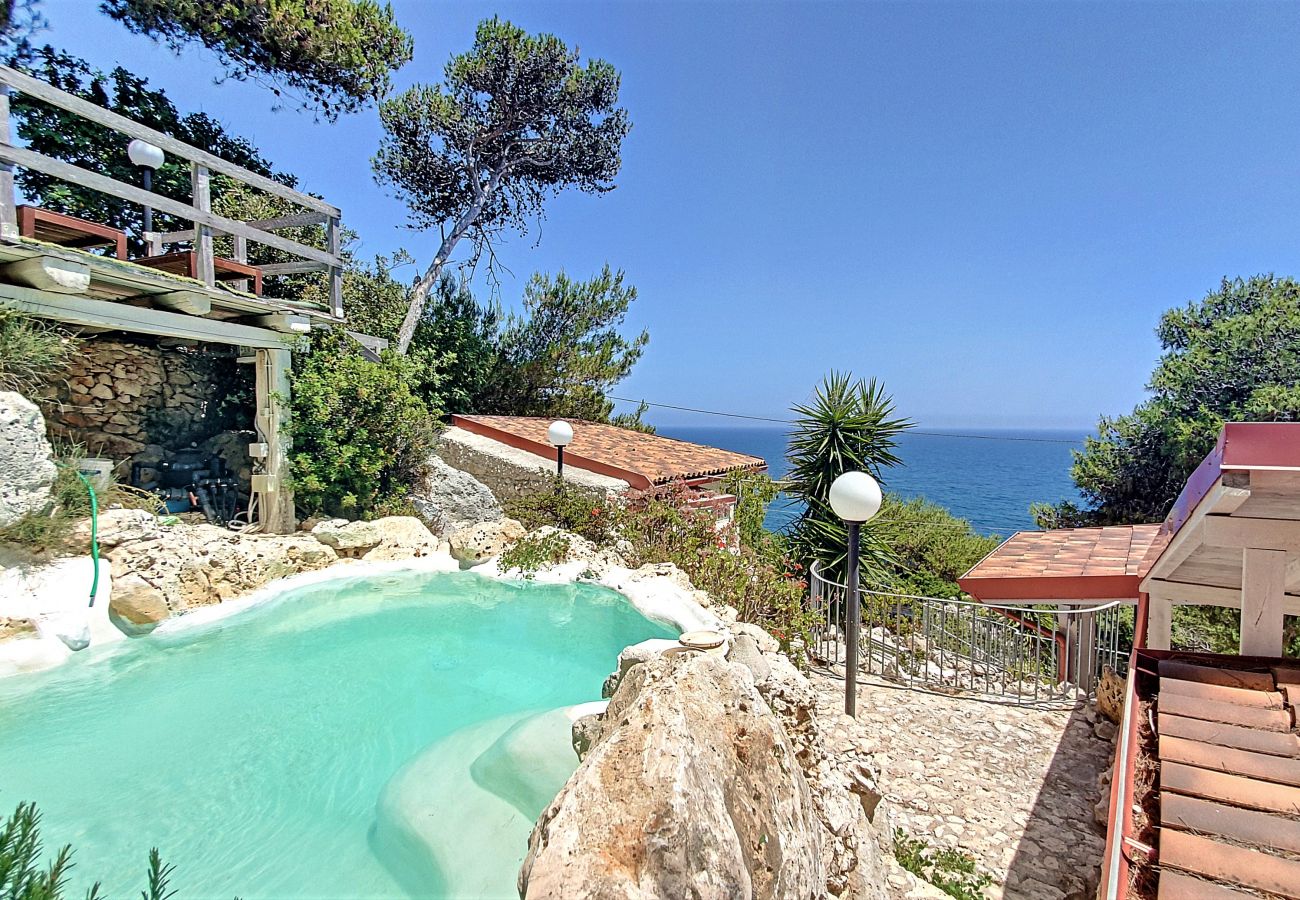 Villa à Marittima - Une perle rare avec piscine naturelle à 4 min à pied de la mer d'Acquaviva