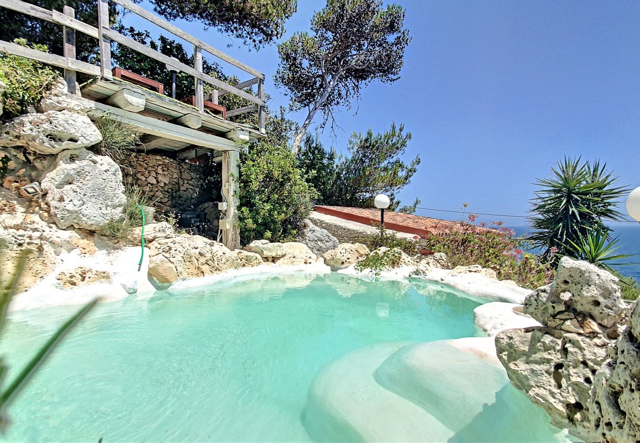 Villa à Marittima - Une perle rare avec piscine naturelle à 4 min à pied de la mer d'Acquaviva