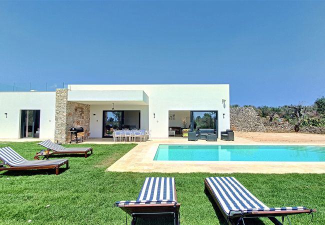 Villa à Leuca - Moderne villa de luxe avec piscine à 1km de la mer