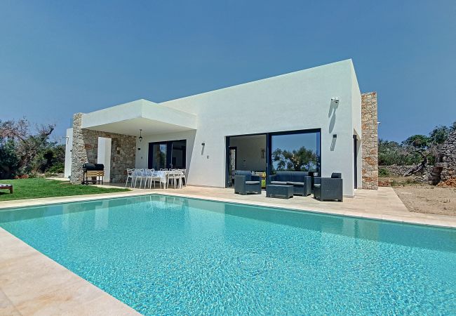 Villa à Leuca - Moderne villa de luxe avec piscine à 1km de la mer